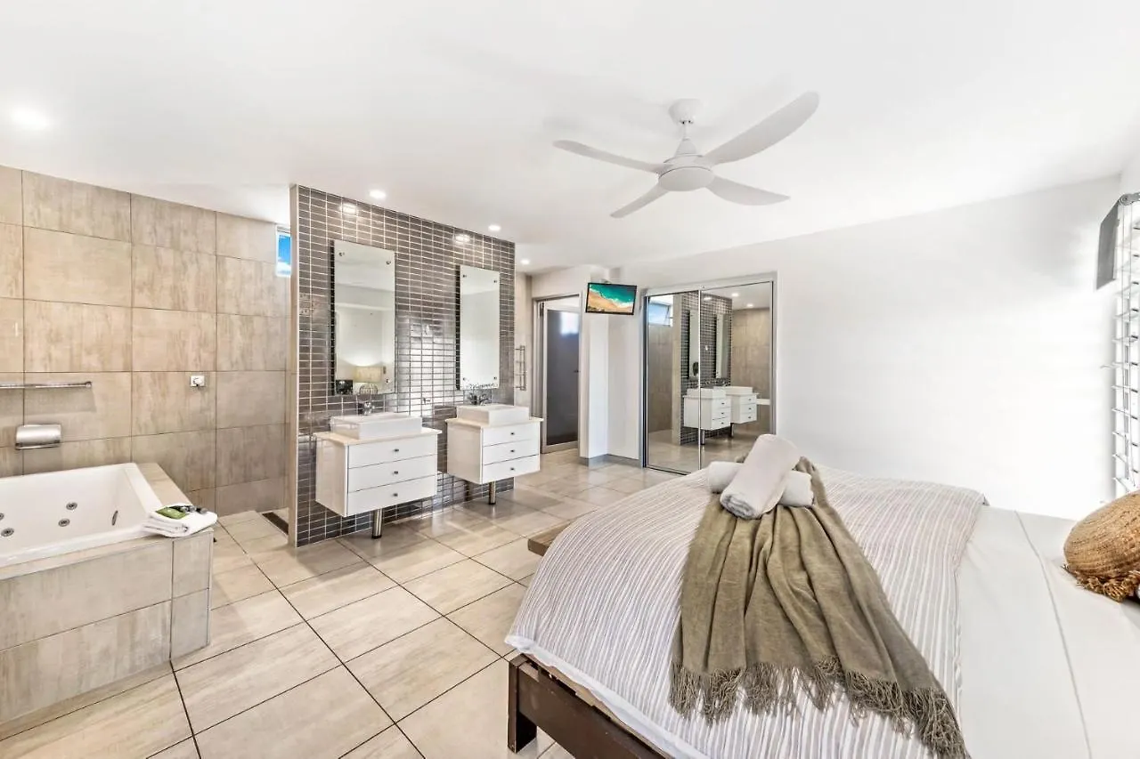 Semesterbostad Alex Beach House, 100 Steps To The Sand, With Ocean Views Alexandra Headland