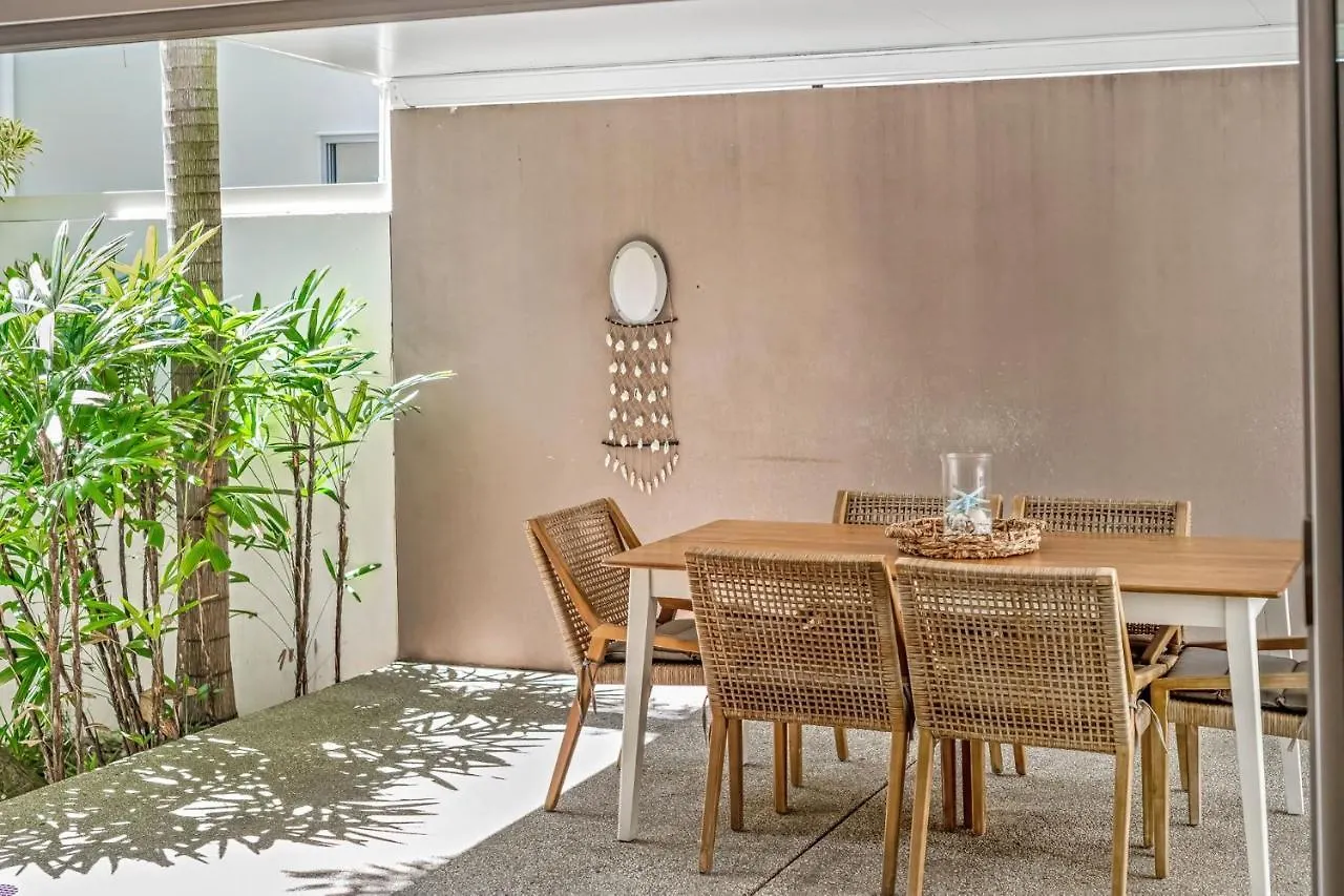 Alex Beach House, 100 Steps To The Sand, With Ocean Views Alexandra Headland Semesterbostad