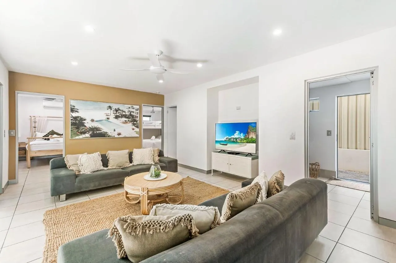 Alex Beach House, 100 Steps To The Sand, With Ocean Views Alexandra Headland