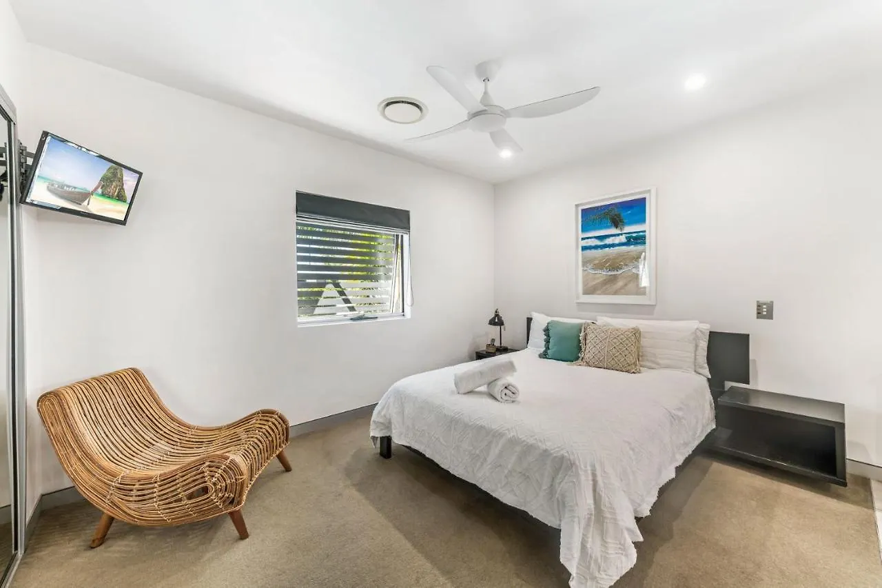 Semesterbostad Alex Beach House, 100 Steps To The Sand, With Ocean Views Alexandra Headland Australien