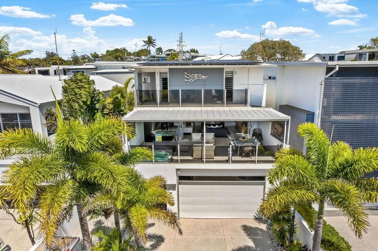 Alex Beach House, 100 Steps To The Sand, With Ocean Views Alexandra Headland Semesterbostad