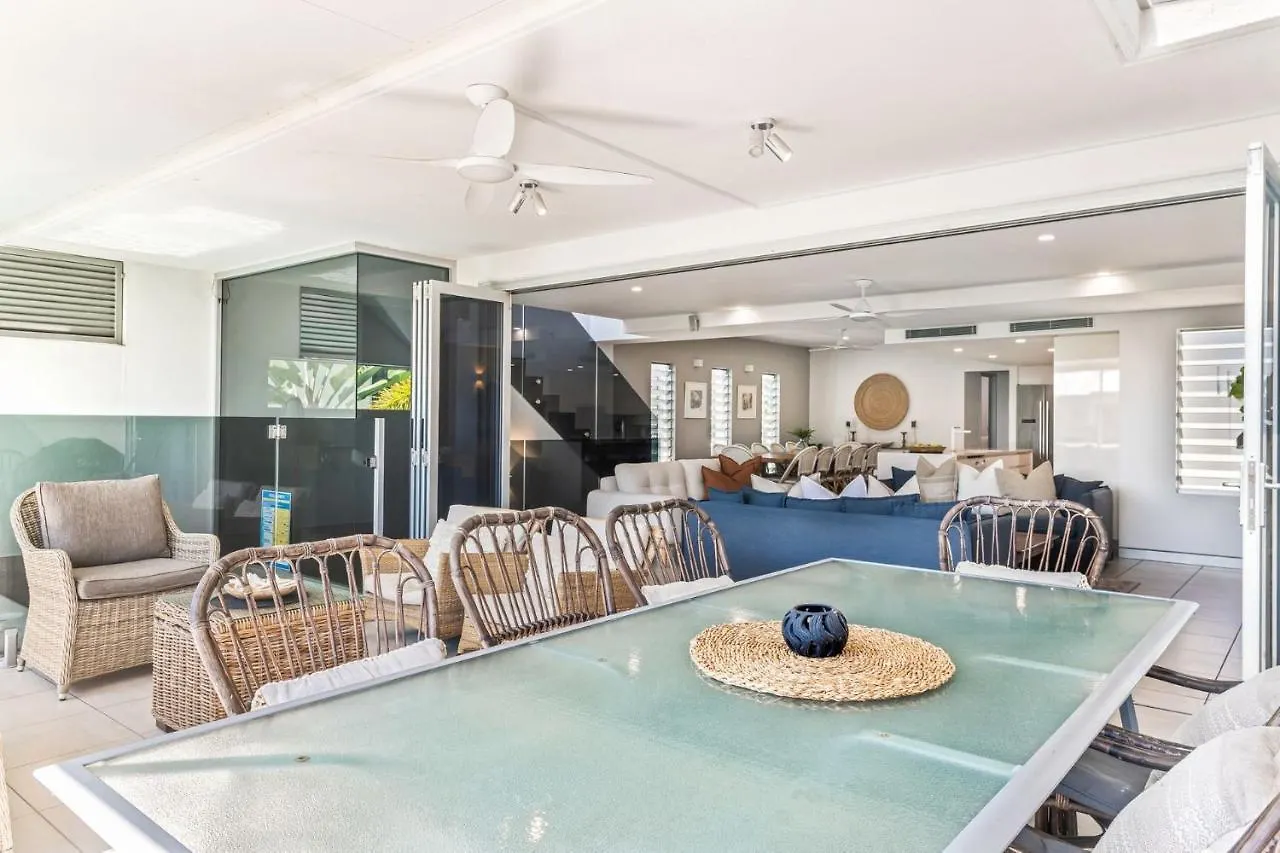 Semesterbostad Alex Beach House, 100 Steps To The Sand, With Ocean Views Alexandra Headland Australien