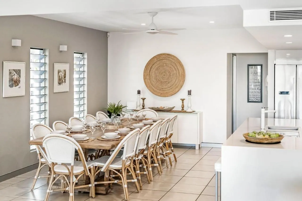 Semesterbostad Alex Beach House, 100 Steps To The Sand, With Ocean Views Alexandra Headland Australien