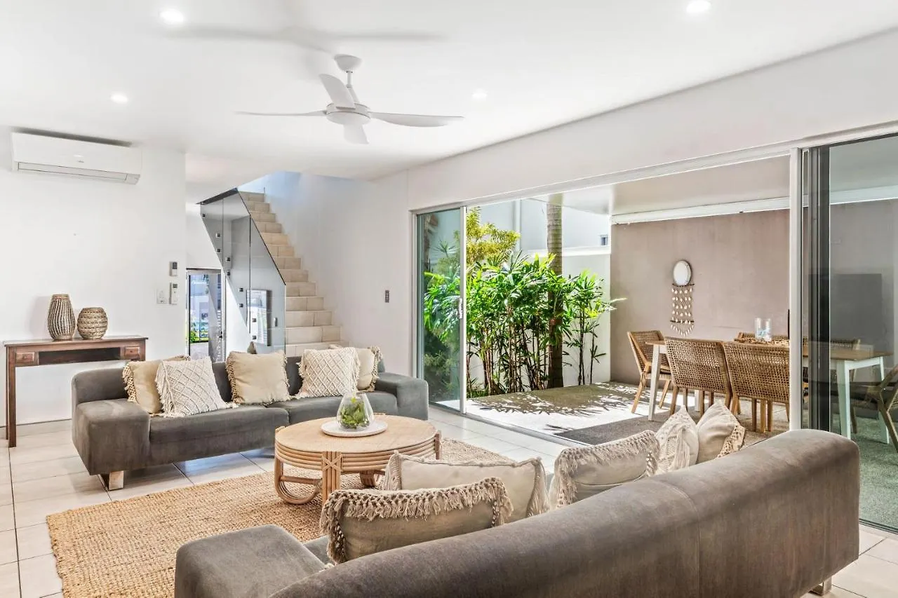 Semesterbostad Alex Beach House, 100 Steps To The Sand, With Ocean Views Alexandra Headland
